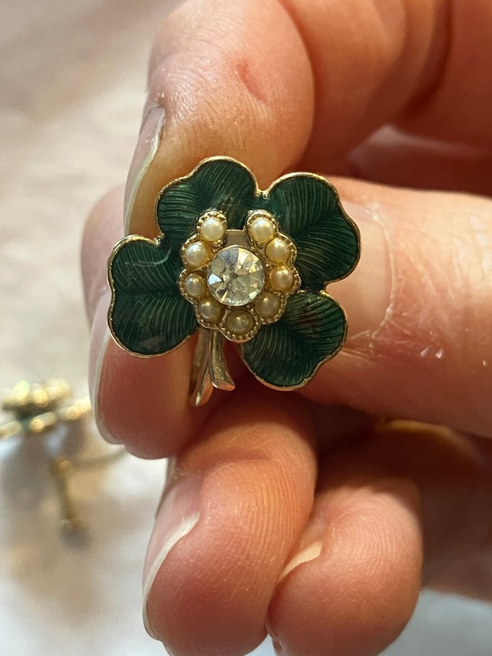 VINTAGE RETRO Shamrock Earrings Green Pearls